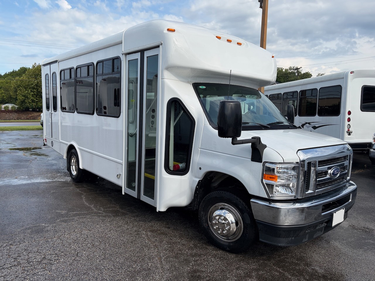 2025 Ford E450 Starcraft Allstar