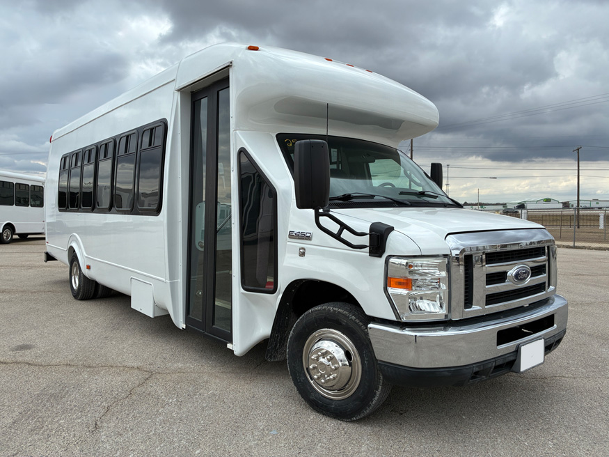 2013 Ford E450 Goshen - Image 1