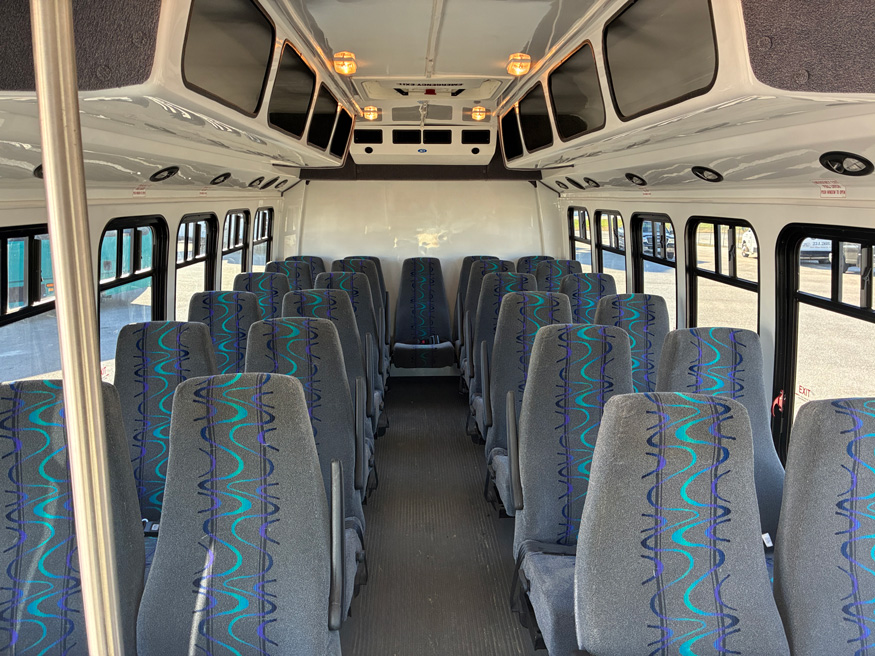2013 Ford E450 Goshen - Image 3