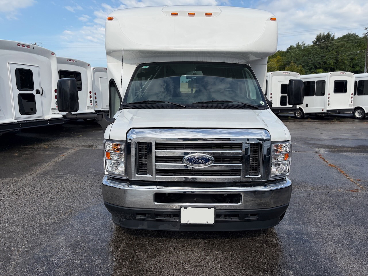 2025 Ford E450 Starcraft Allstar - Image 12