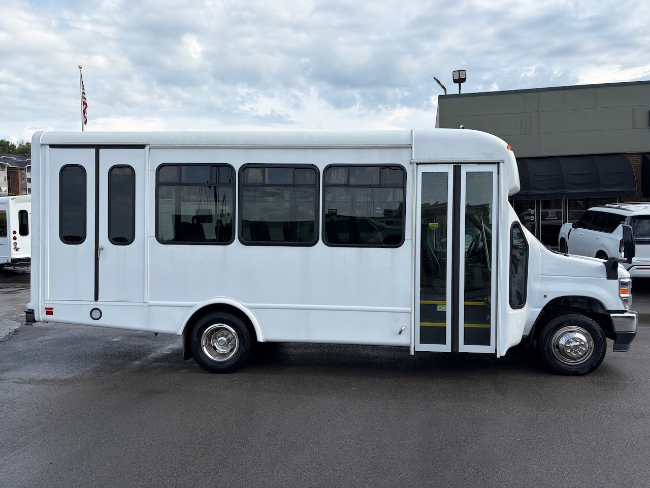 2025 Ford E450 Starcraft Allstar - Image 7