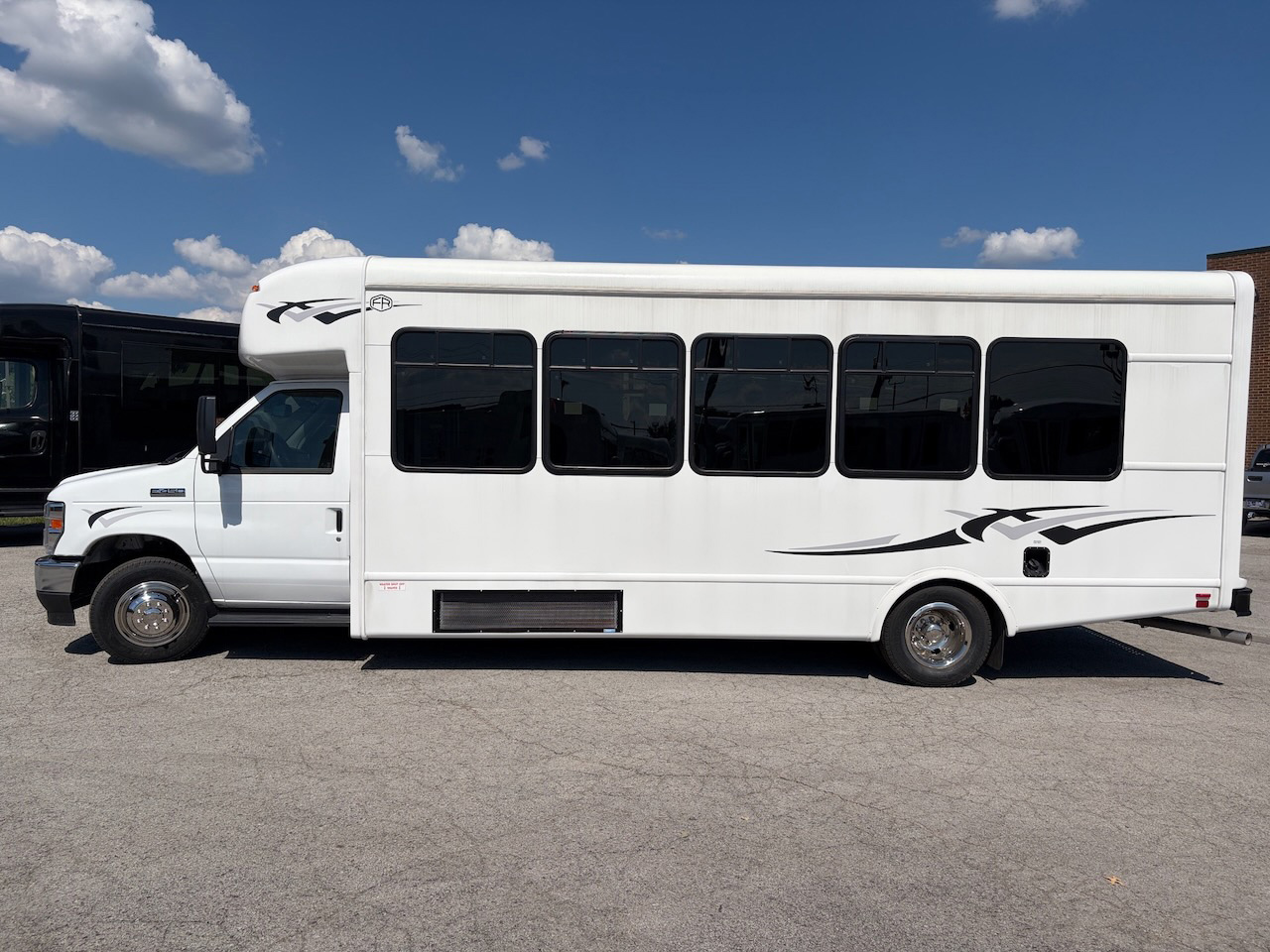 2026 Ford E450 Starcraft MVP - Image 8