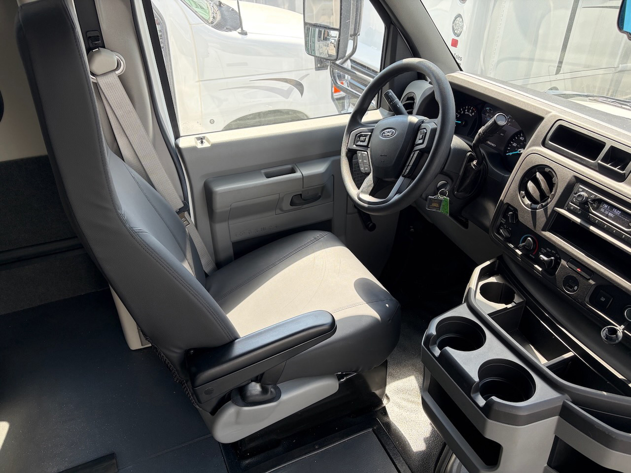 2026 Ford E450 Starcraft MVP - Image 11