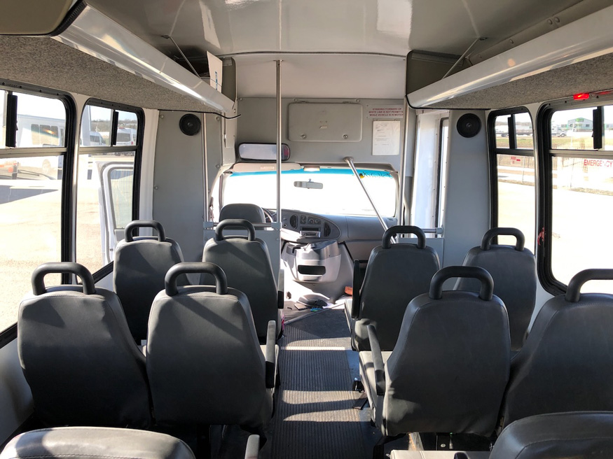 2007 Ford E350 Goshen - Image 3