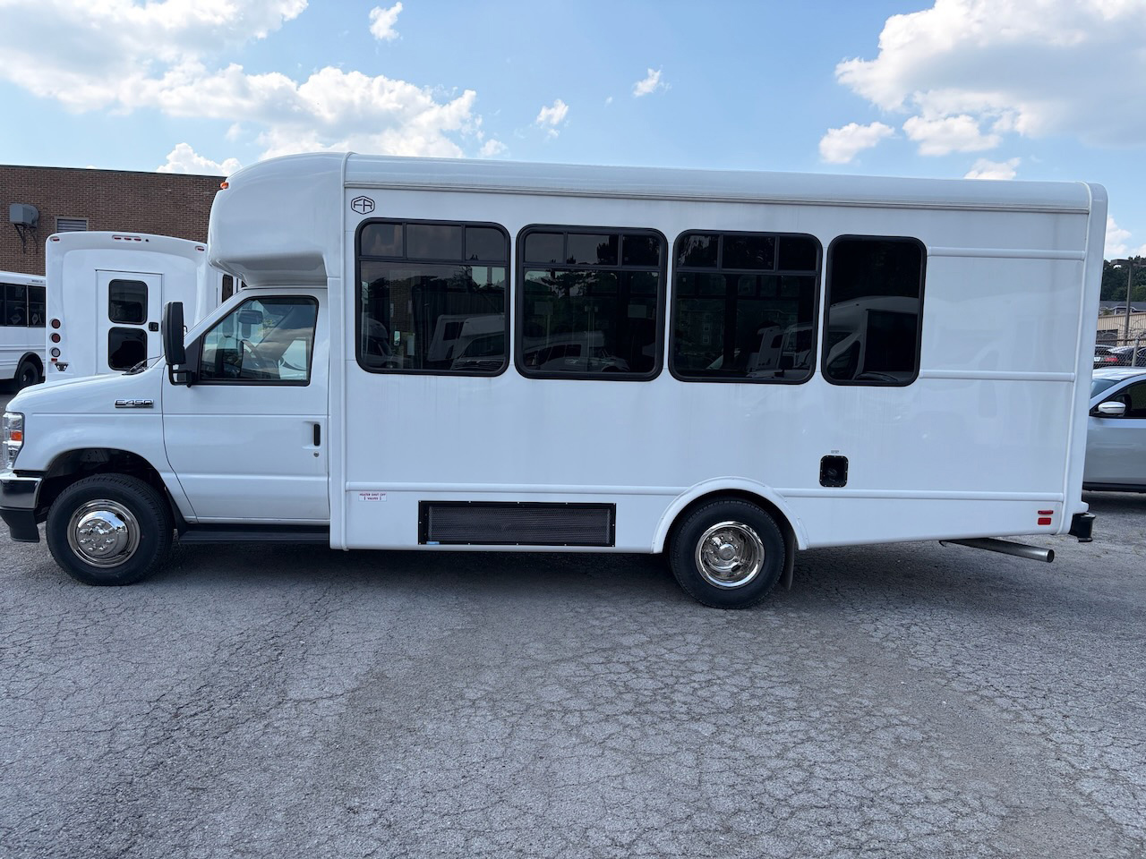 2025 Ford E450 Starcraft Allstar - Image 8