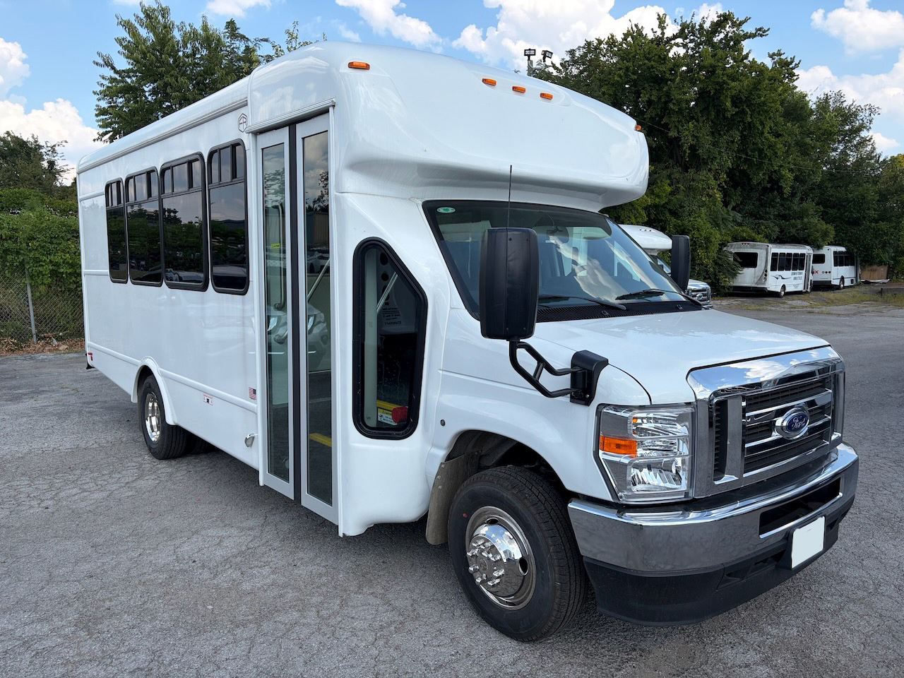 2025 Ford E450 Starcraft Allstar - Image 1