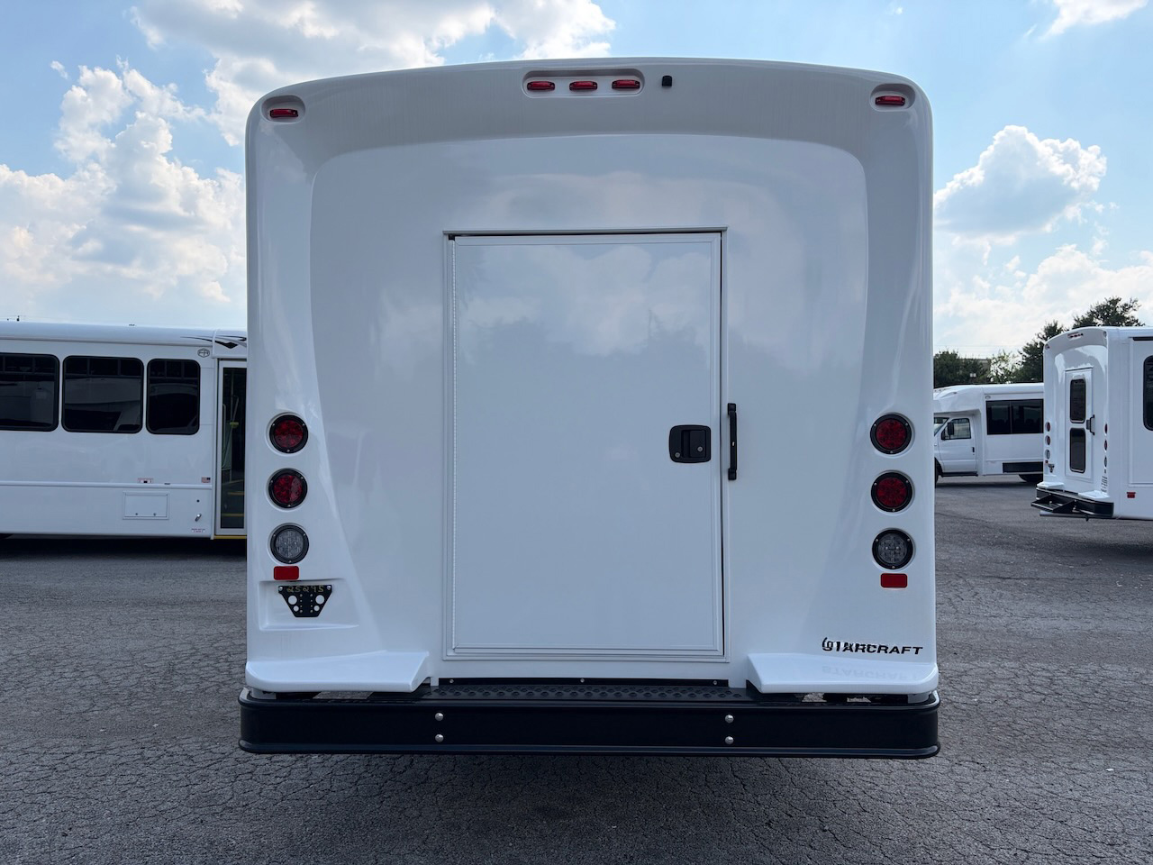 2025 Ford E450 Starcraft Allstar - Image 13