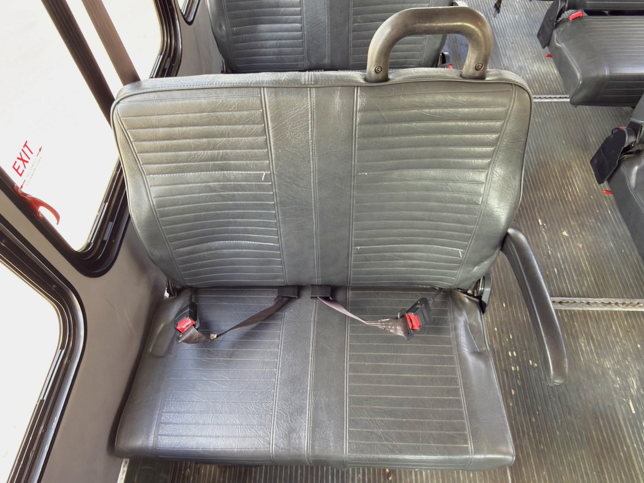 2011 Ford E450 Elkhart Coach - Image 5