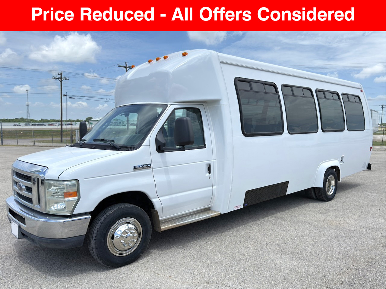2008 Ford E450 Ameritrans - Image 1