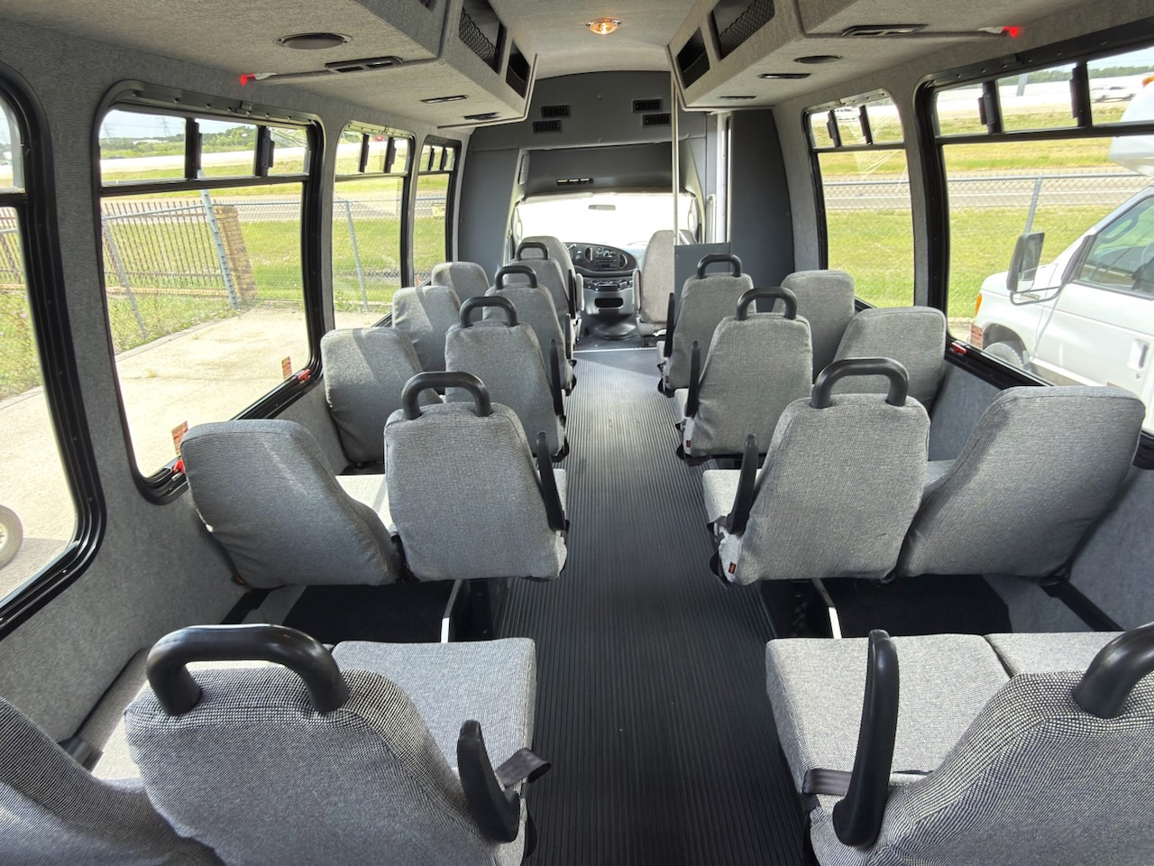 2008 Ford E450 Ameritrans - Image 3