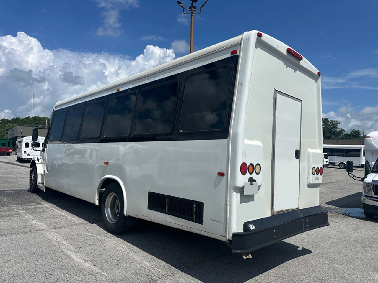 2011 Freightliner Ameritrans - Image 2