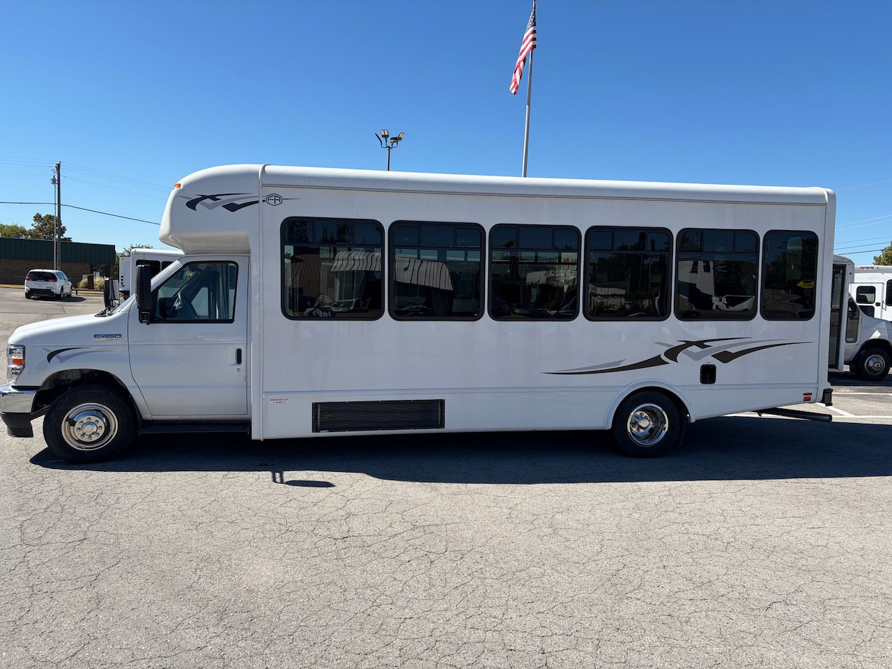 2025 Ford E450 Starcraft MVP - Image 8
