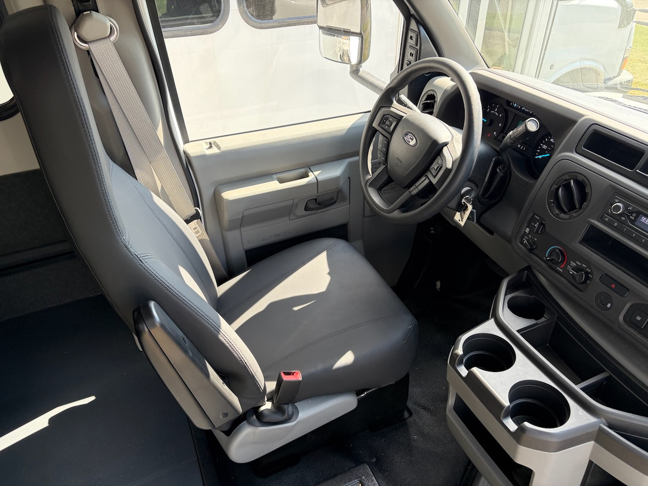 2025 Ford E450 Starcraft Allstar - Image 11