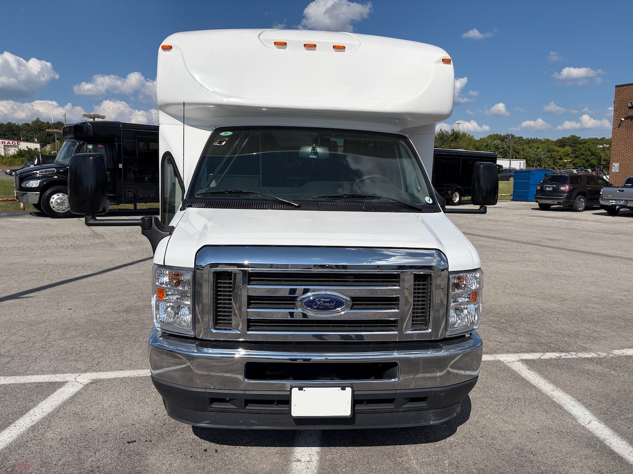 2025 Ford E450 Starcraft Allstar - Image 11
