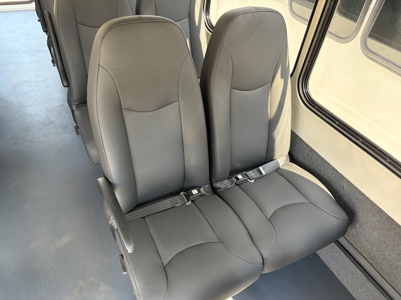2025 Ford E450 Starcraft Allstar - Image 5