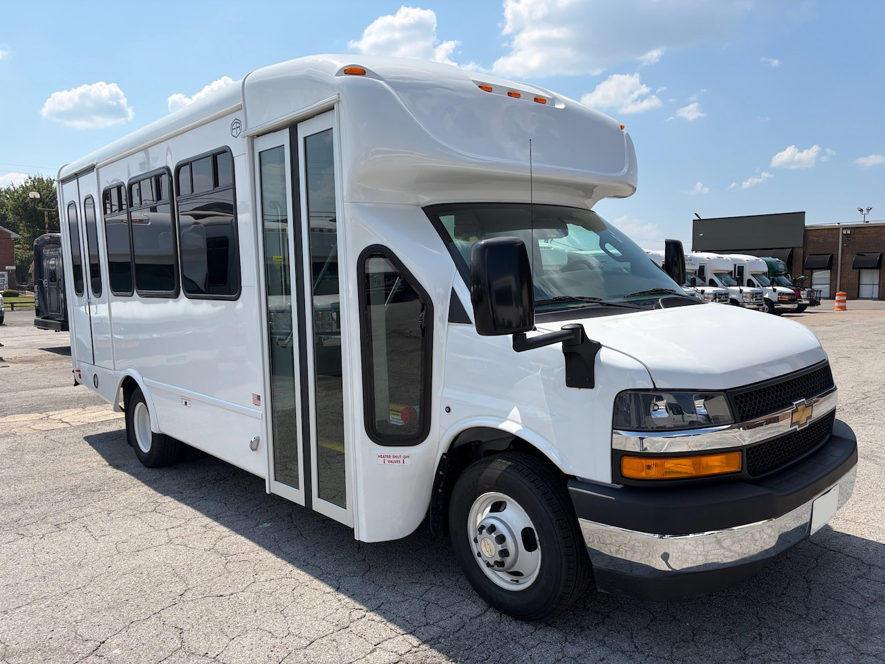 2026 Chevrolet 3500 Starcraft AllStar - Image 1