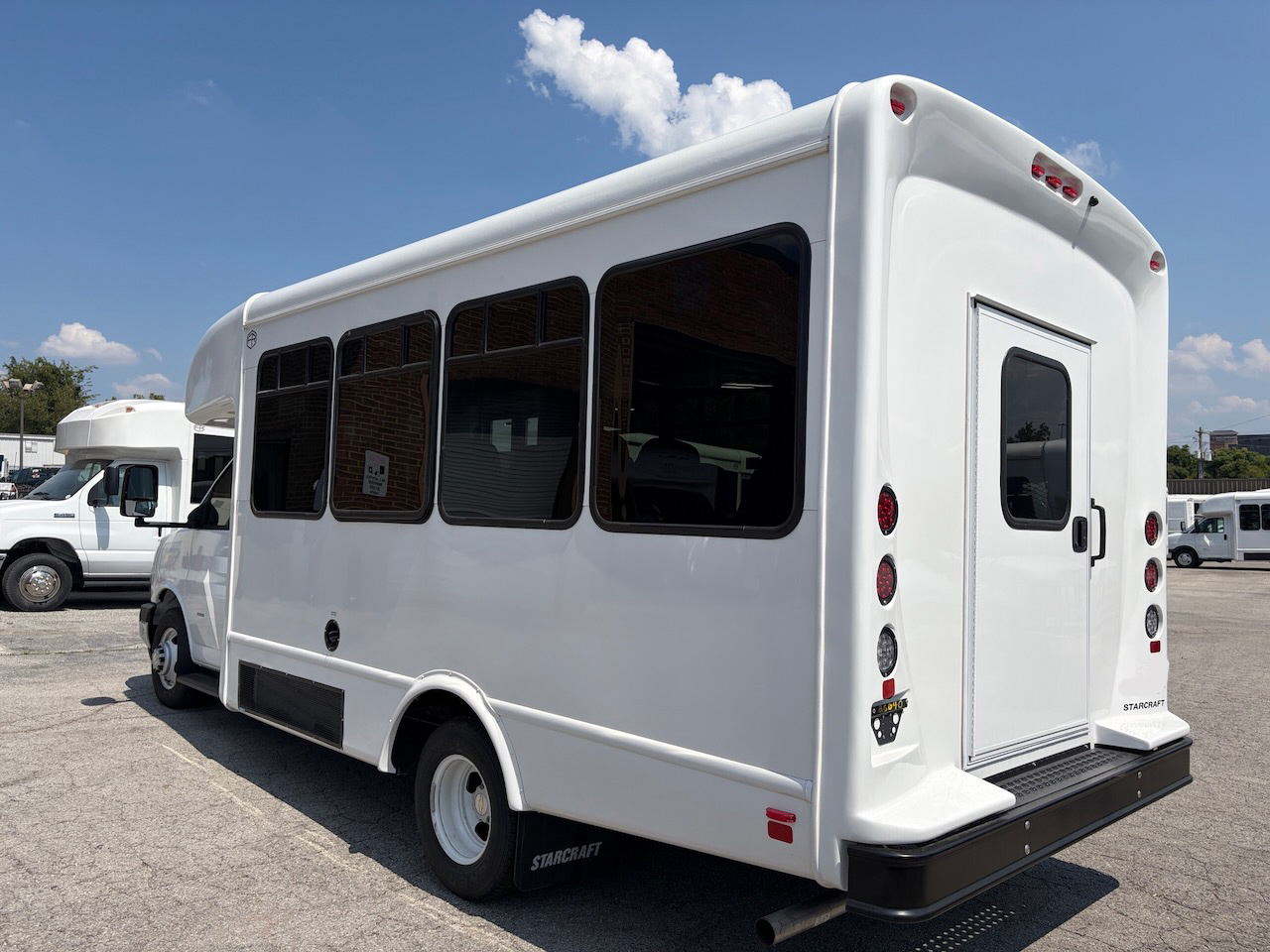 2026 Chevrolet 3500 Starcraft AllStar - Image 2