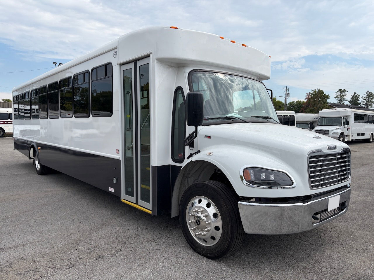 2027 Freightliner Glaval Legacy - Image 11