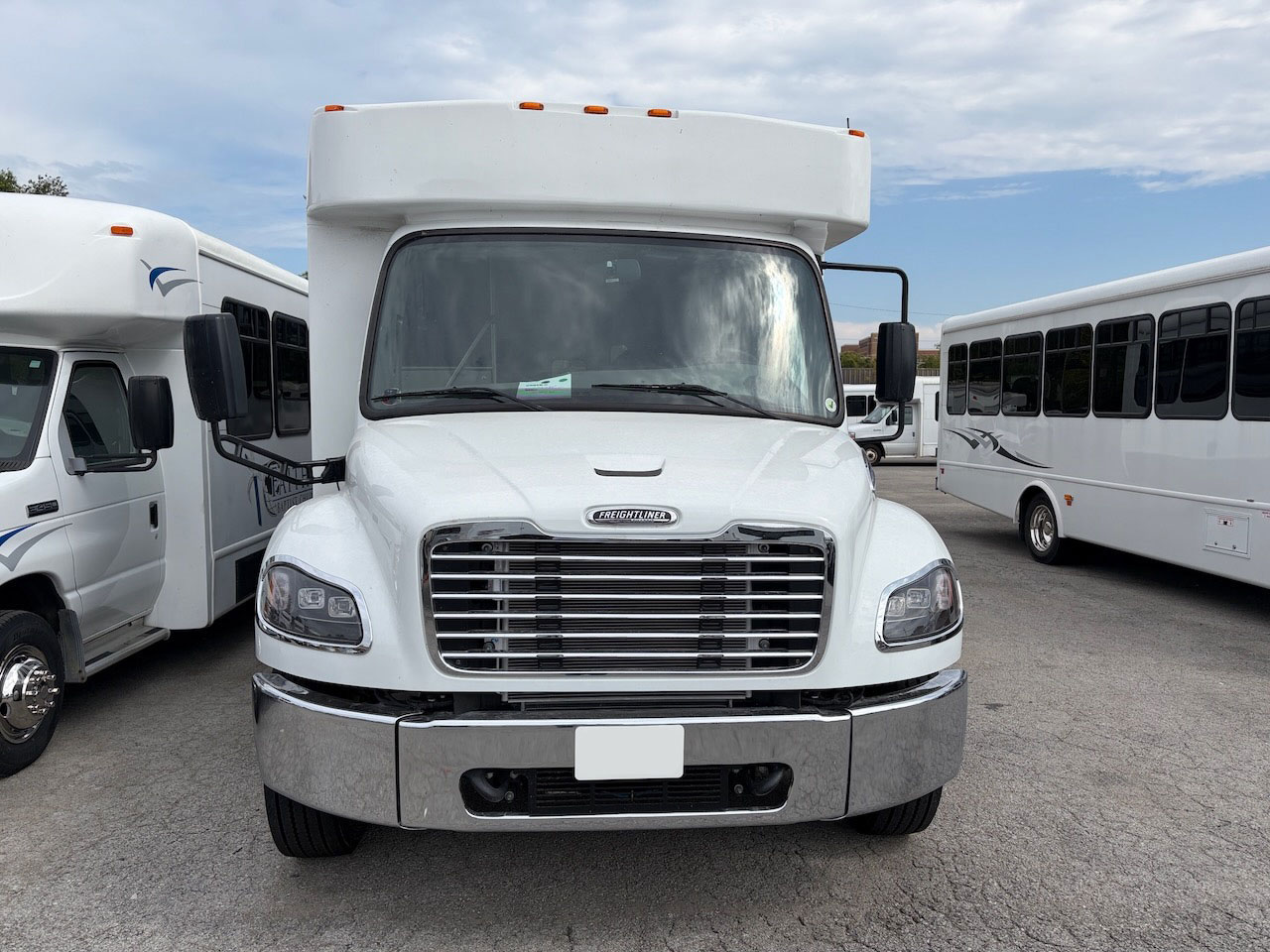2027 Freightliner Glaval Legacy - Image 13