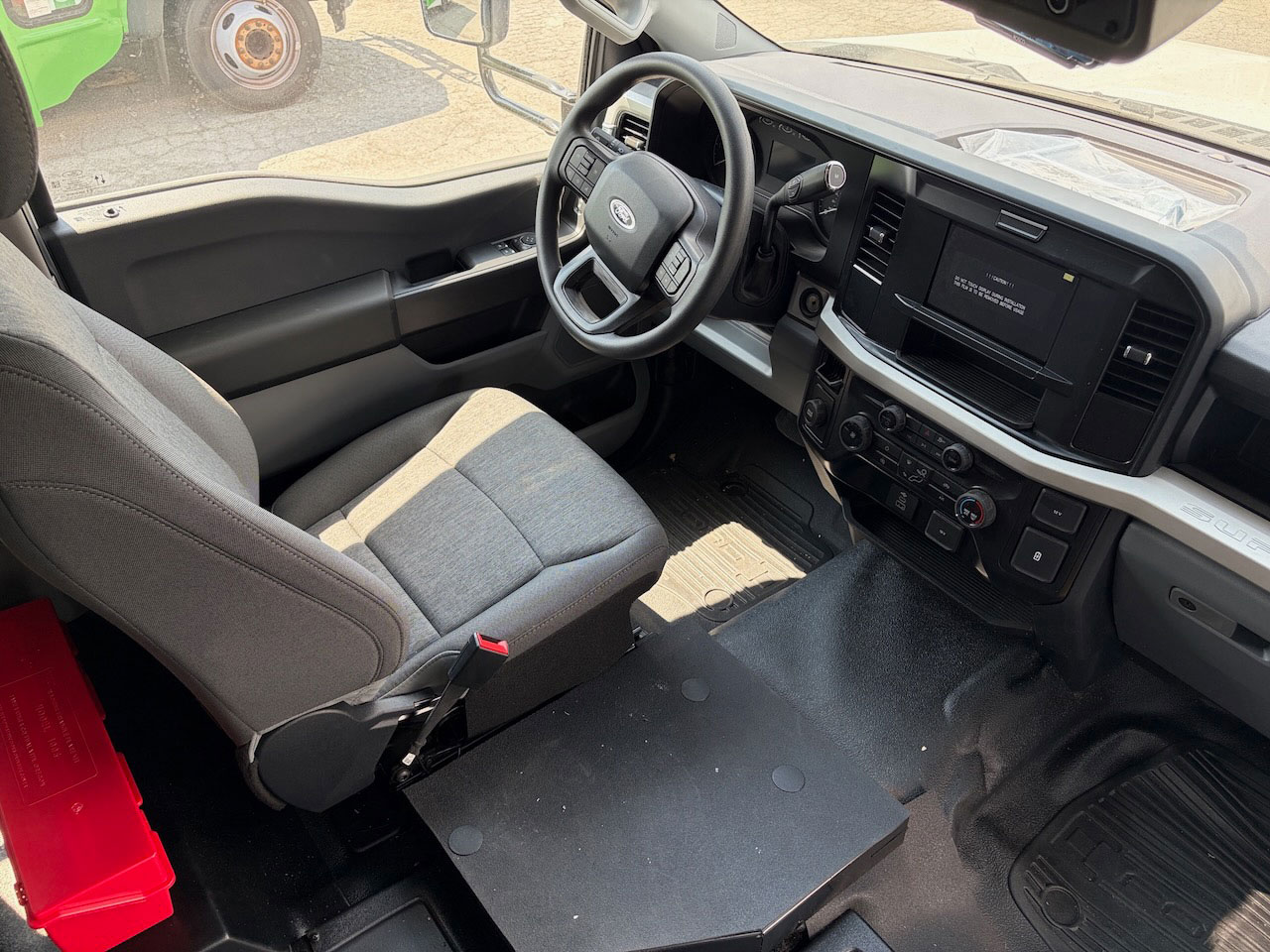 2026 Ford F550 Starcraft XL - Image 9