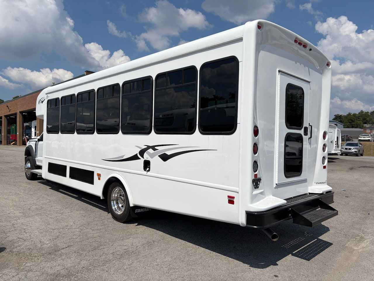 2026 Ford F550 Starcraft XL - Image 2