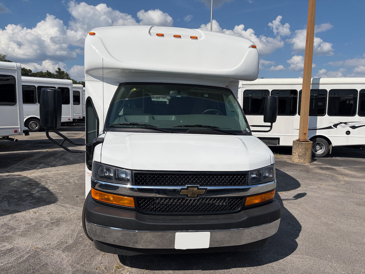 2026 Chevrolet 3500 Starcraft - Image 13