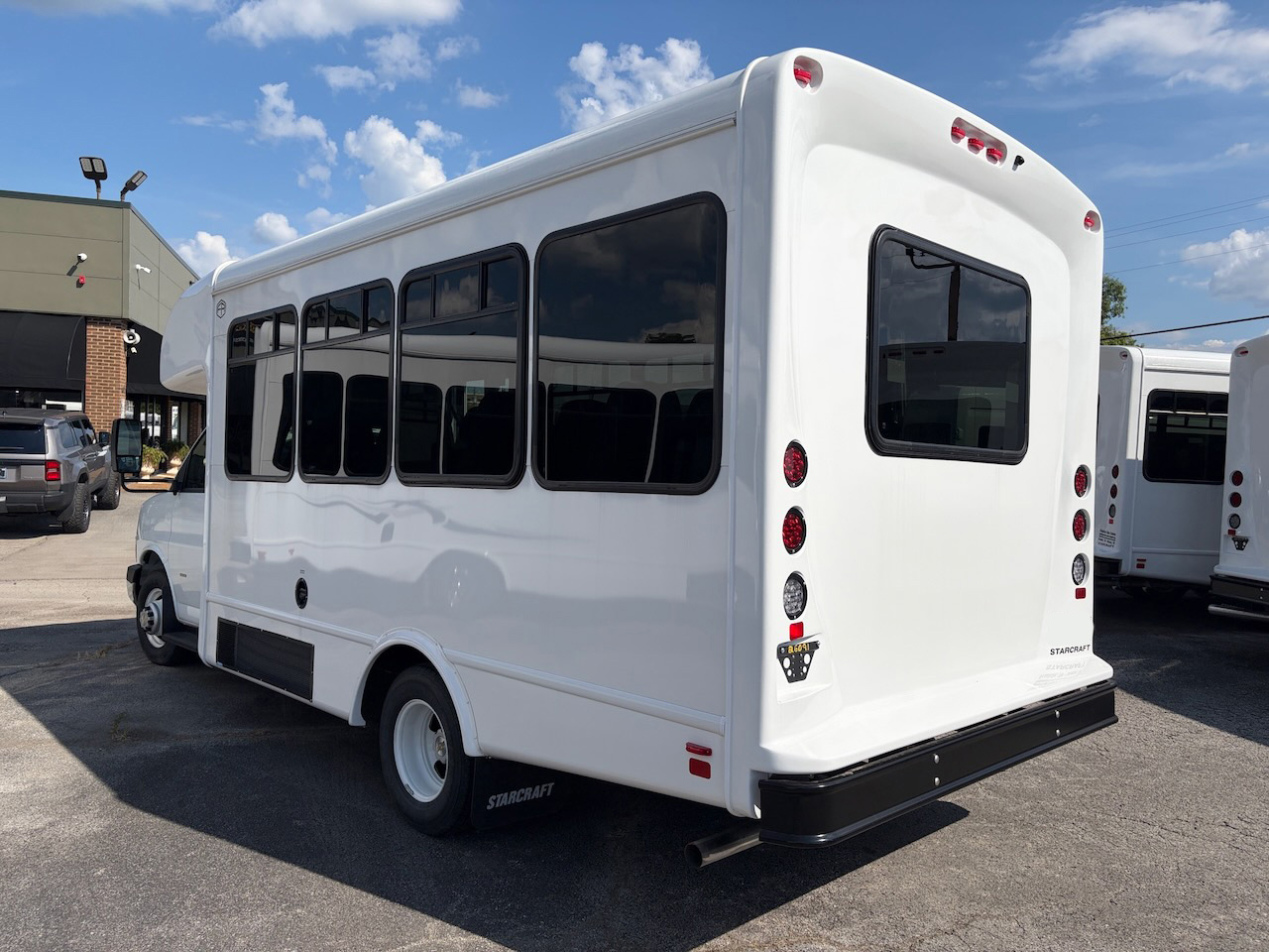 2026 Chevrolet 3500 Starcraft - Image 2
