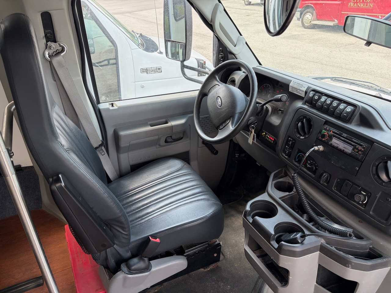 2016 Ford E350 Eldorado - Image 10