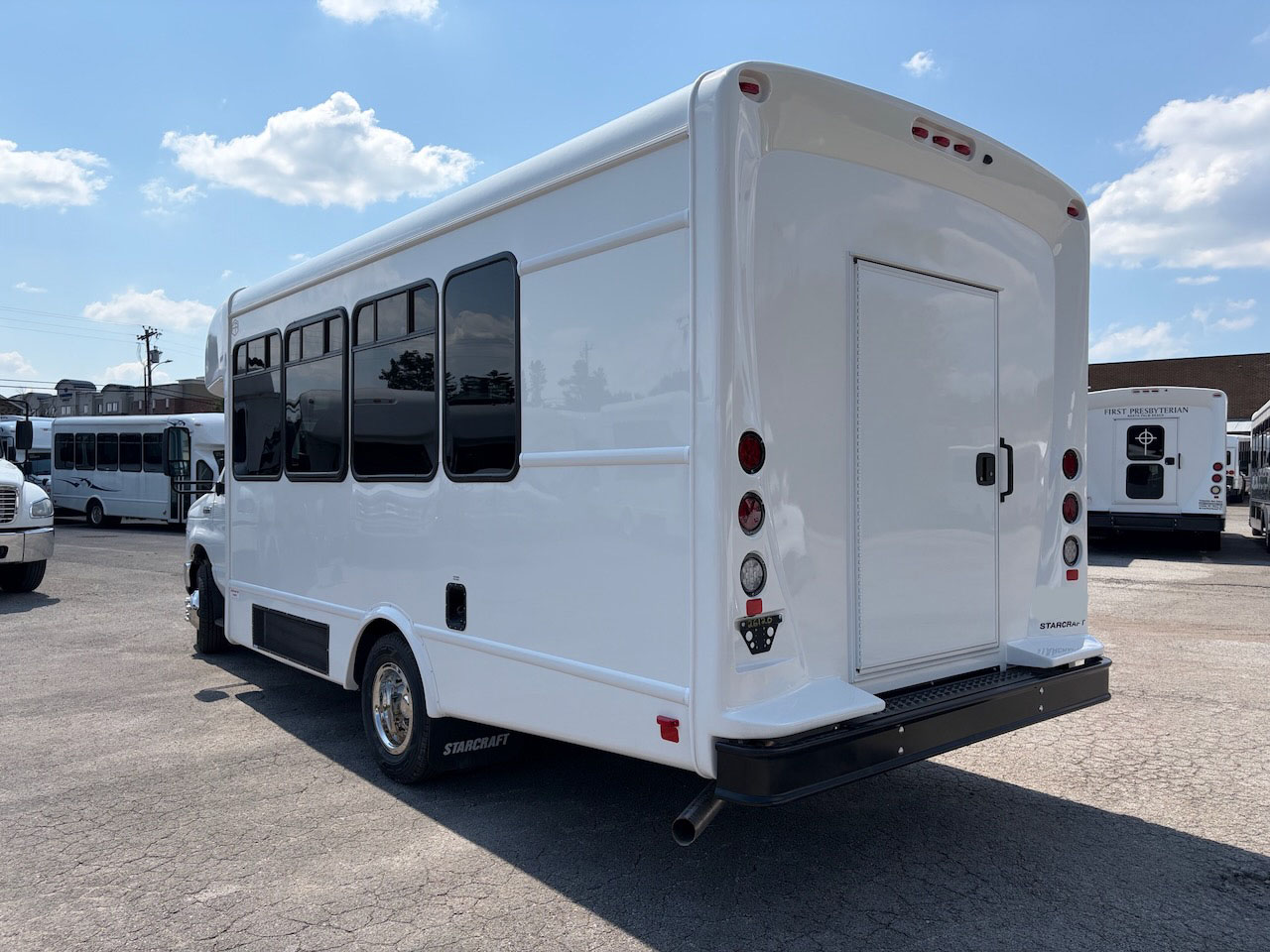 2026 Ford E450 Starcraft Allstar - Image 2