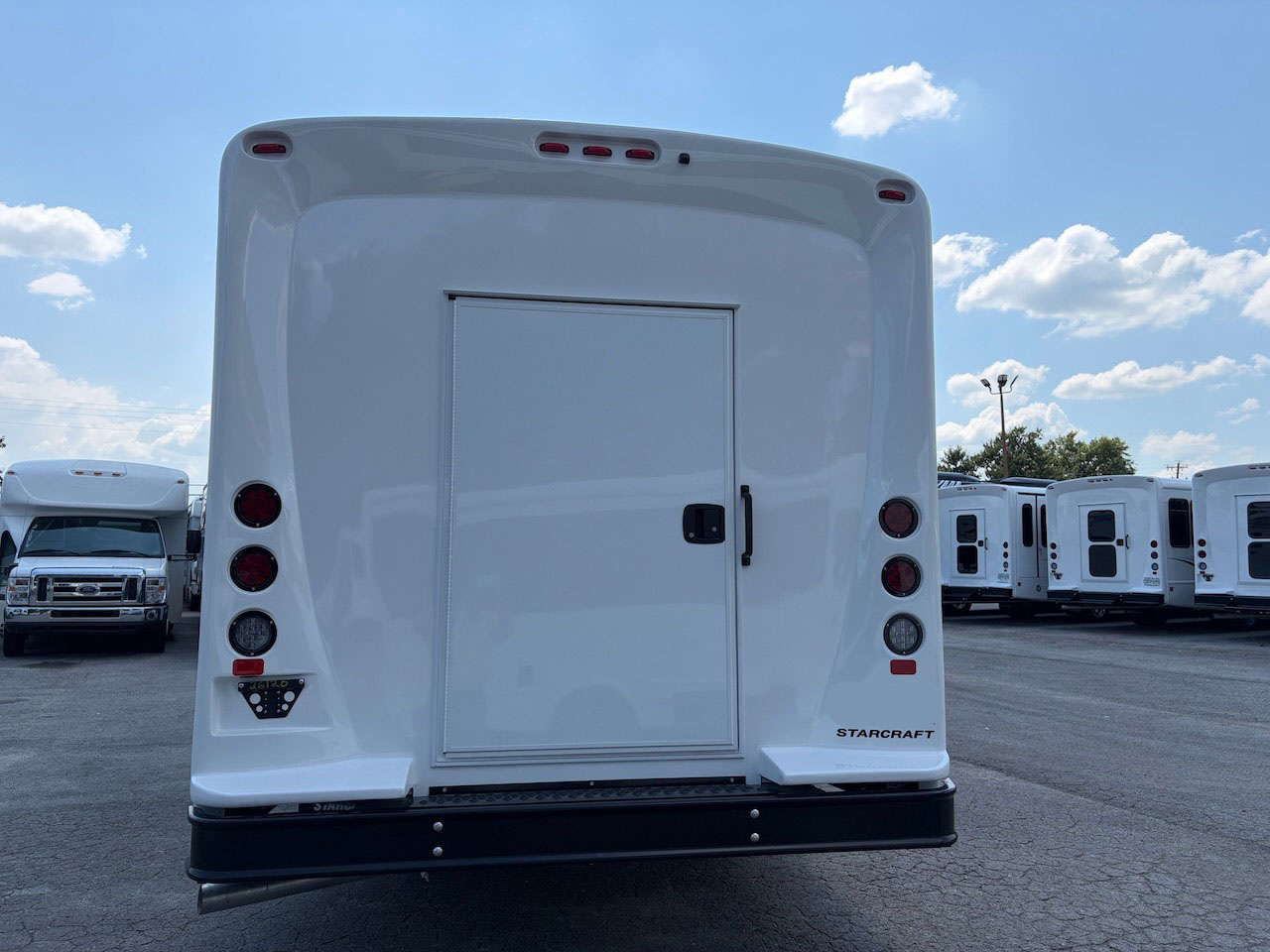 2026 Ford E450 Starcraft Allstar - Image 12
