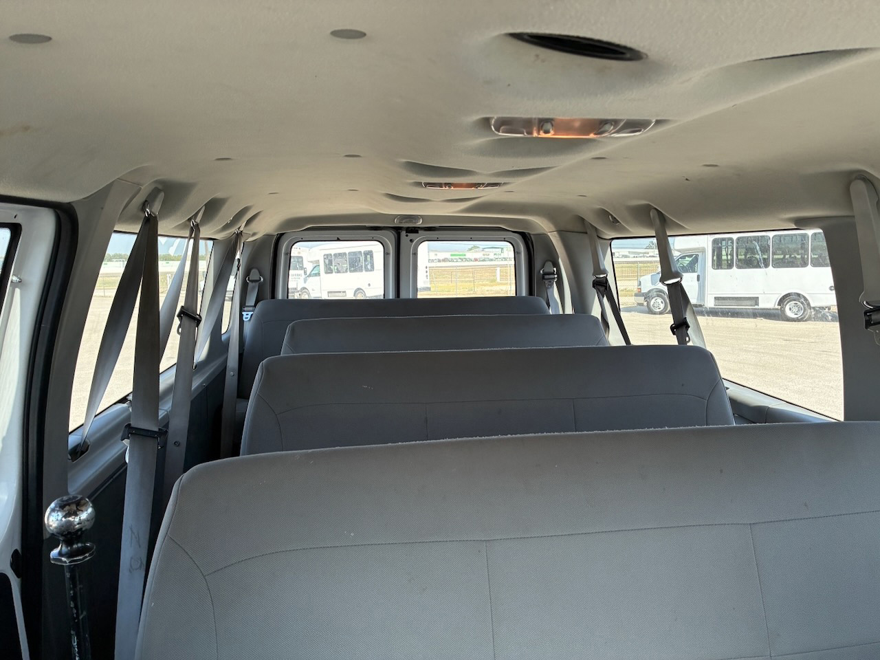 2007 Ford E350 XLT Van - Image 4