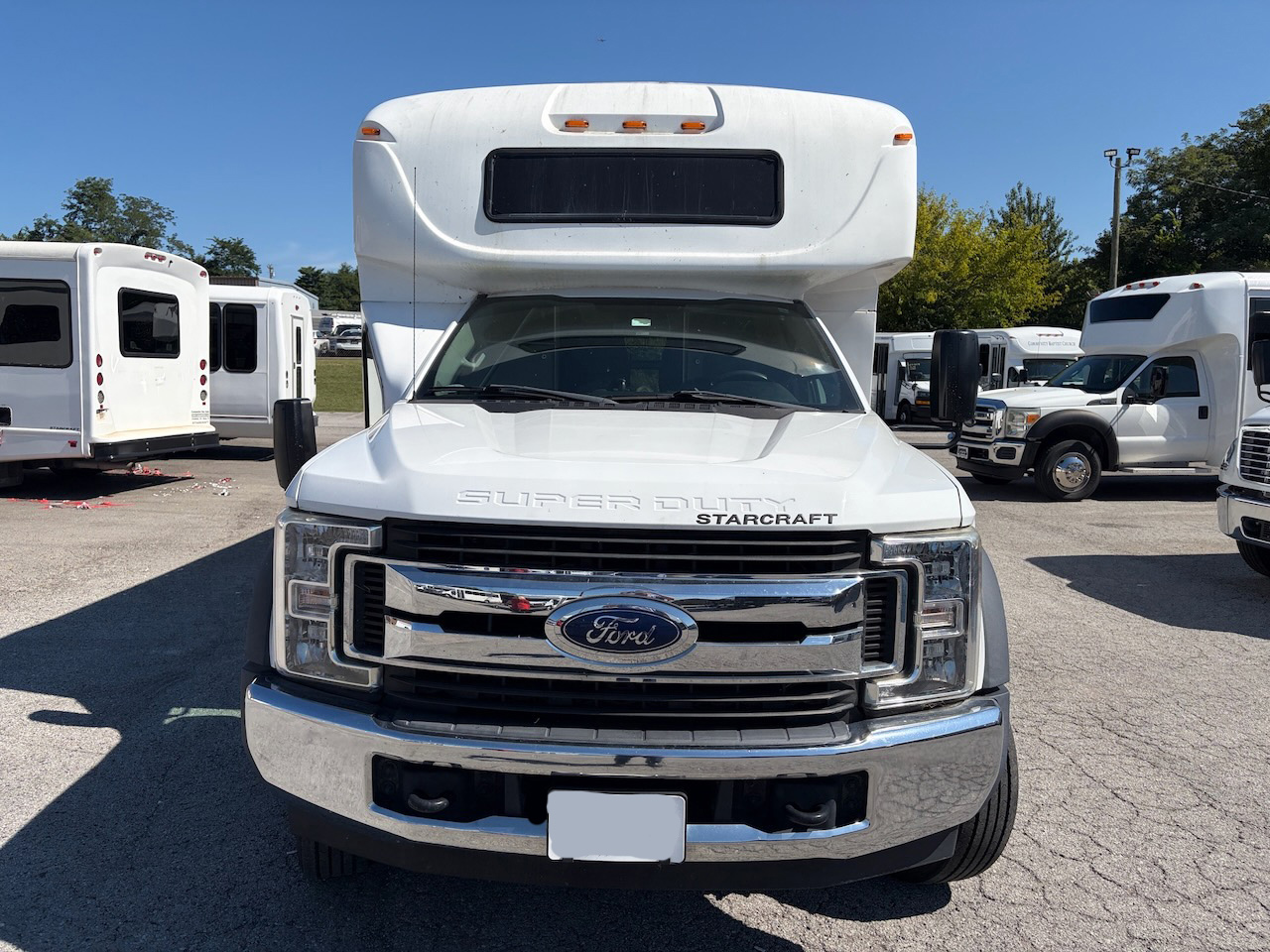 2019 Ford F550 Starcraft XL - Image 11