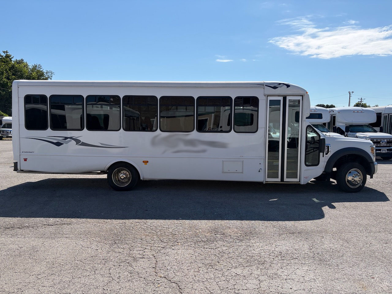 2019 Ford F550 Starcraft XL - Image 6