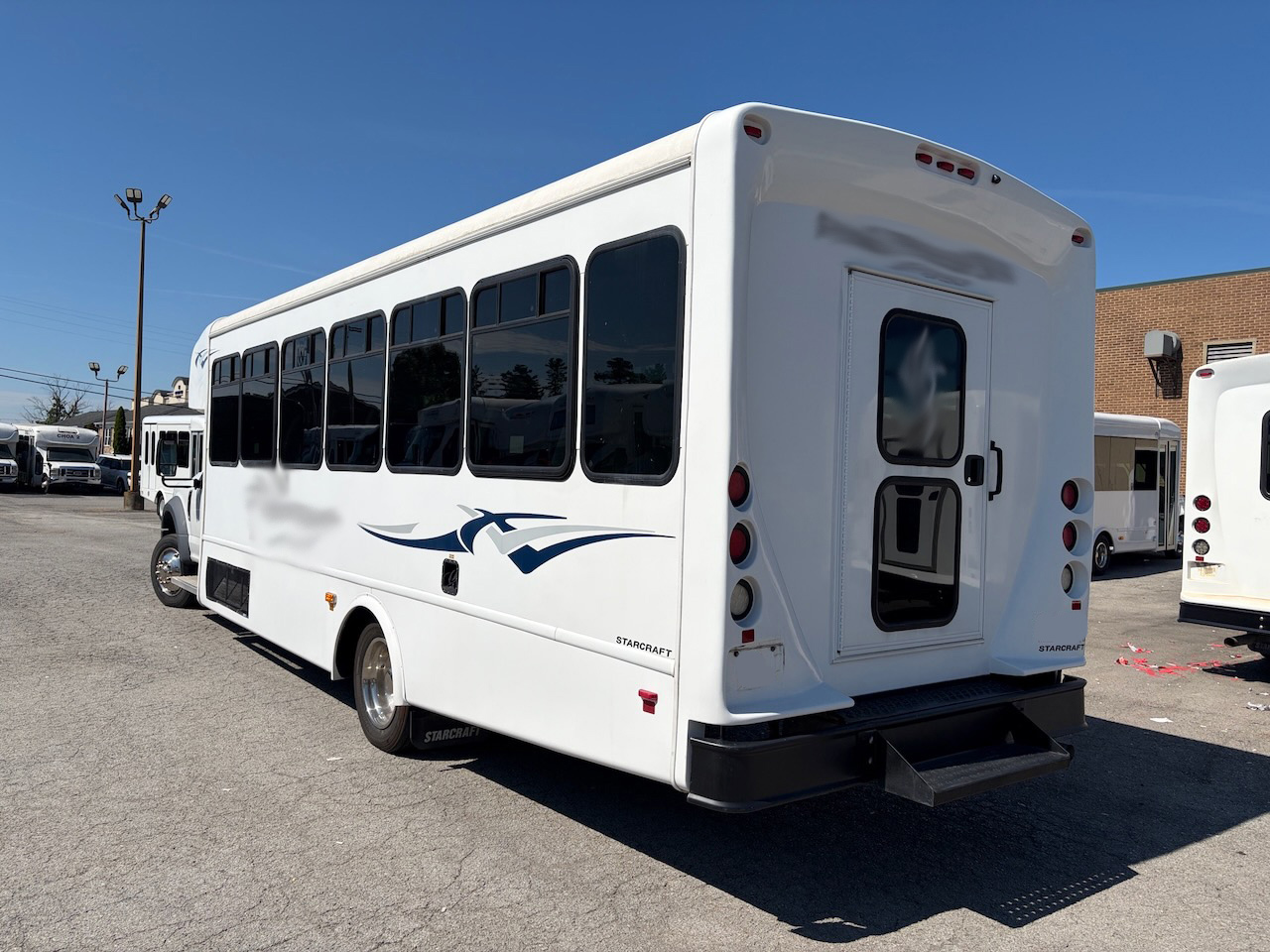 2019 Ford F550 Starcraft XL - Image 2