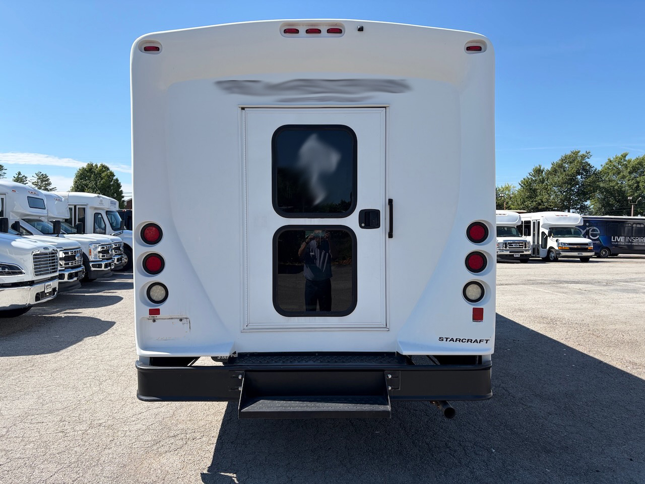 2019 Ford F550 Starcraft XL - Image 12