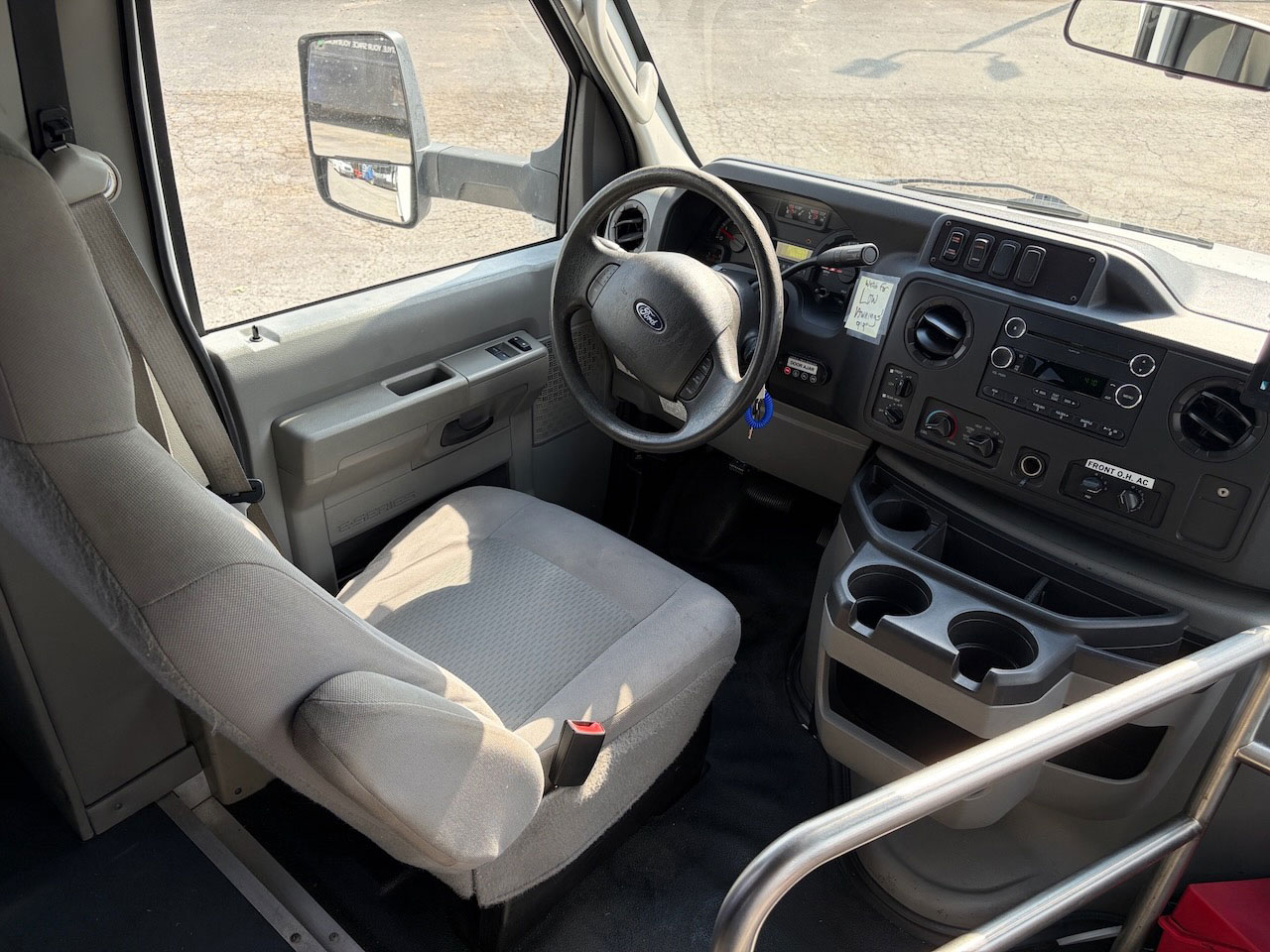 2016 Ford E350 Ameritrans - Image 10