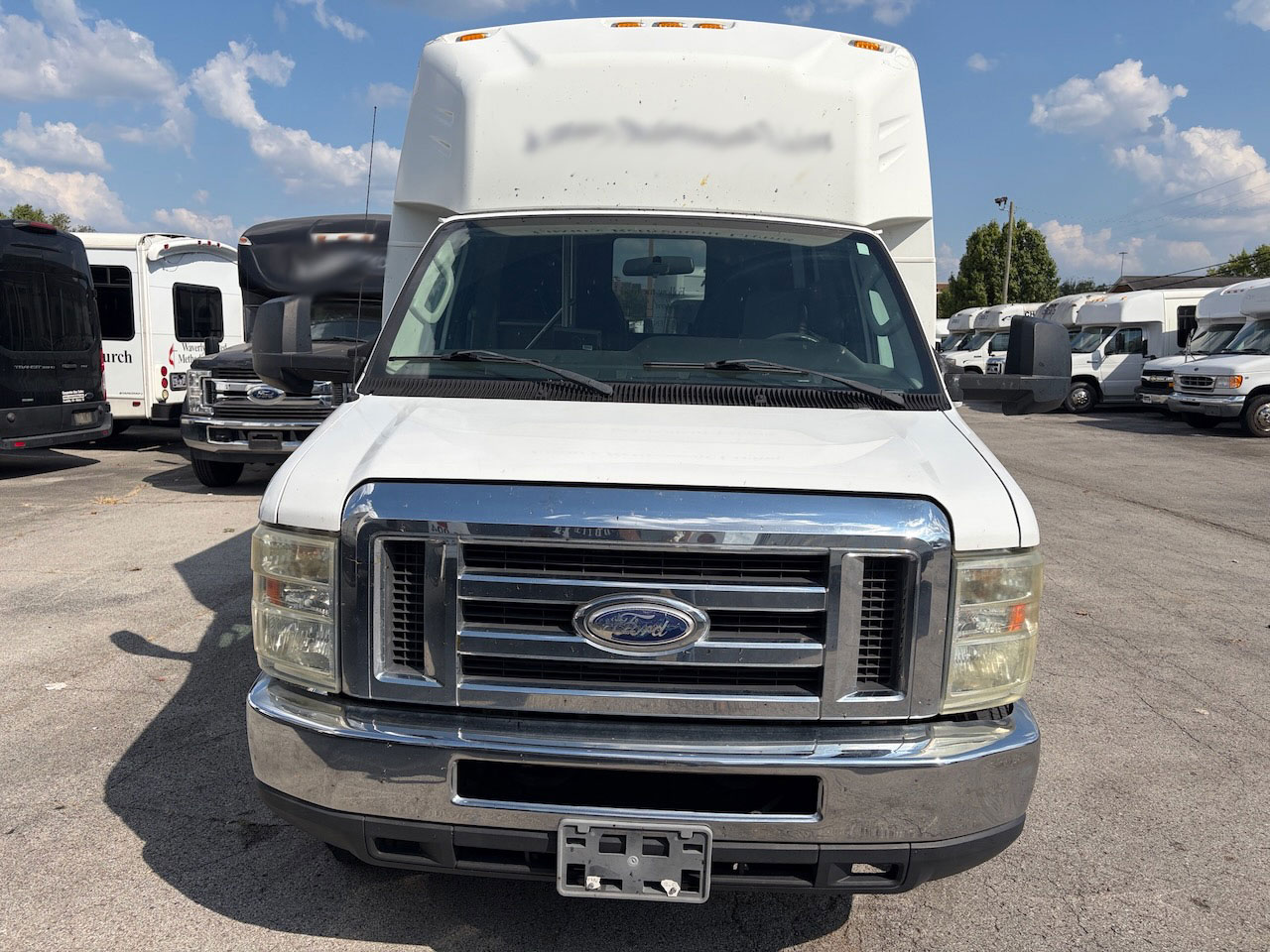 2016 Ford E350 Ameritrans - Image 13