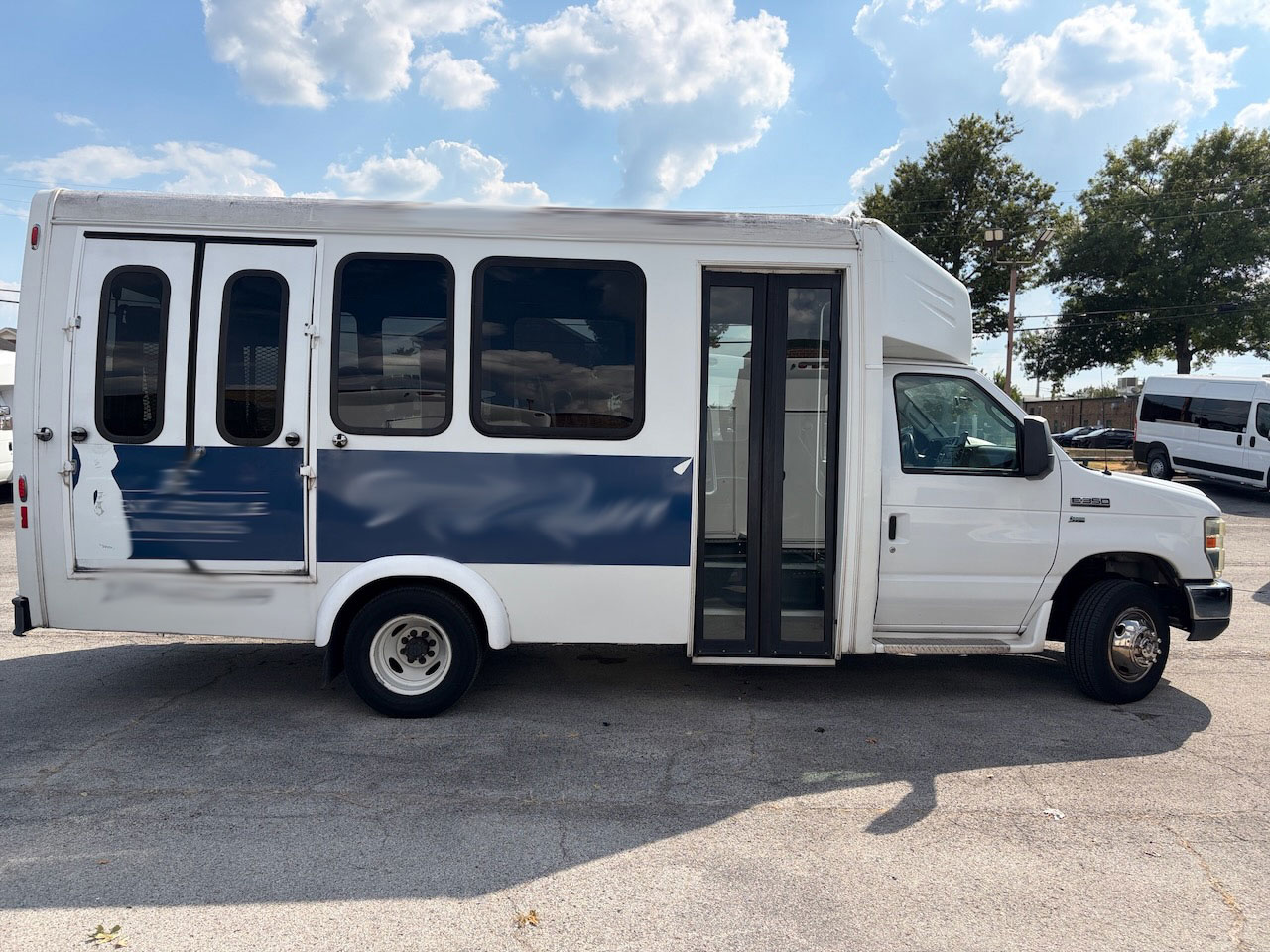 2016 Ford E350 Ameritrans - Image 6