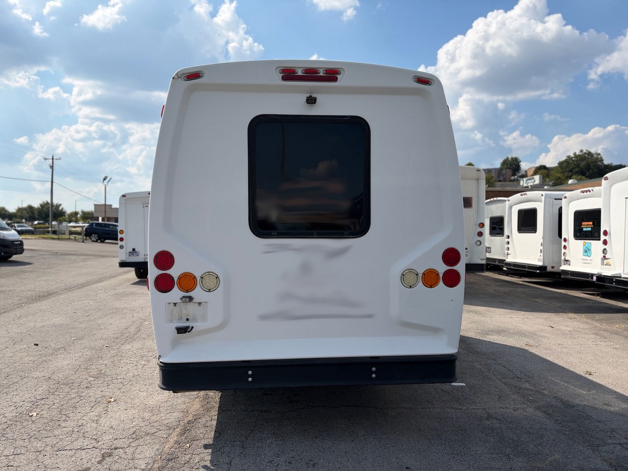 2016 Ford E350 Ameritrans - Image 14