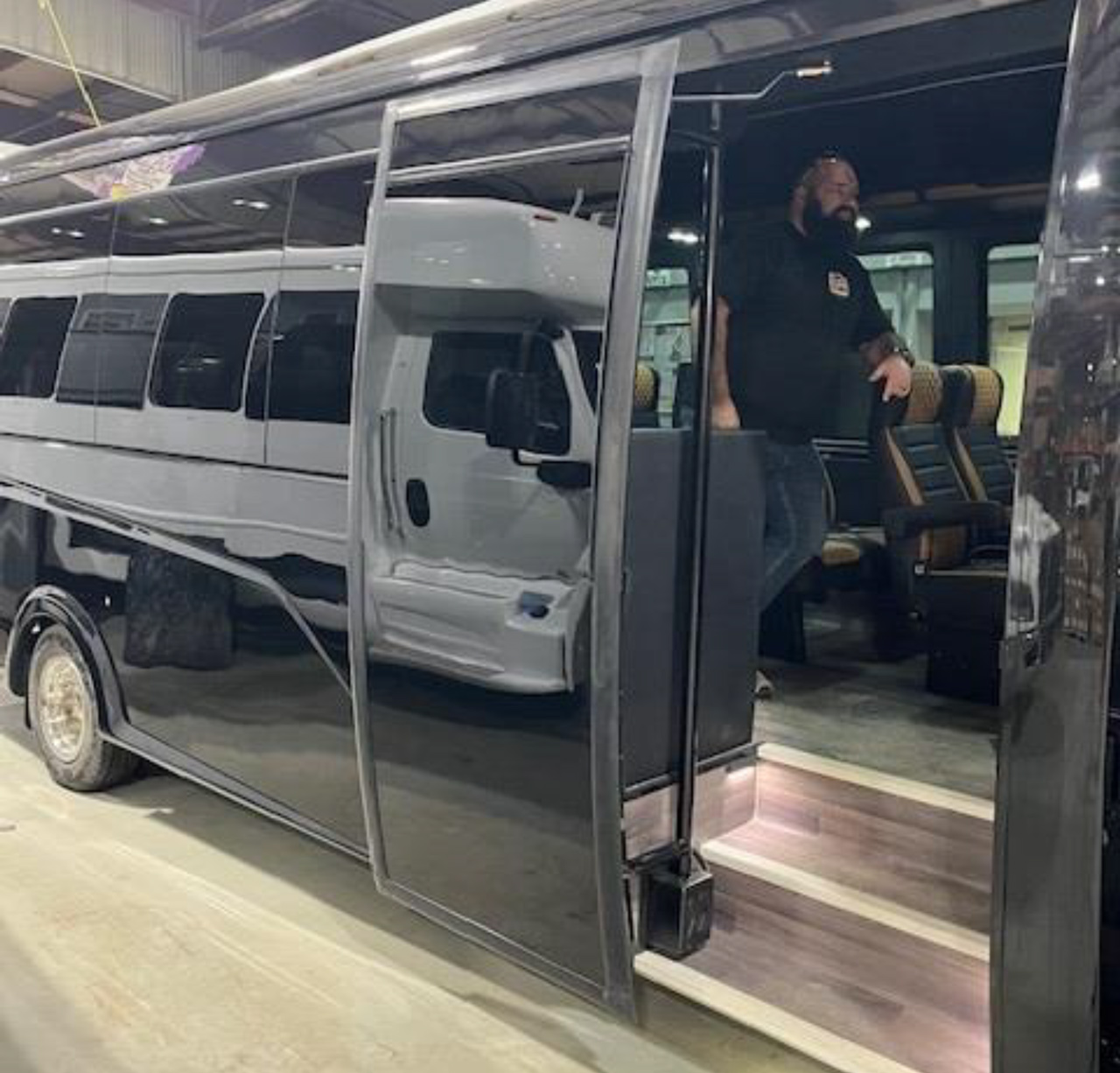 2027 Ford E-450 LA West LX - Image 7