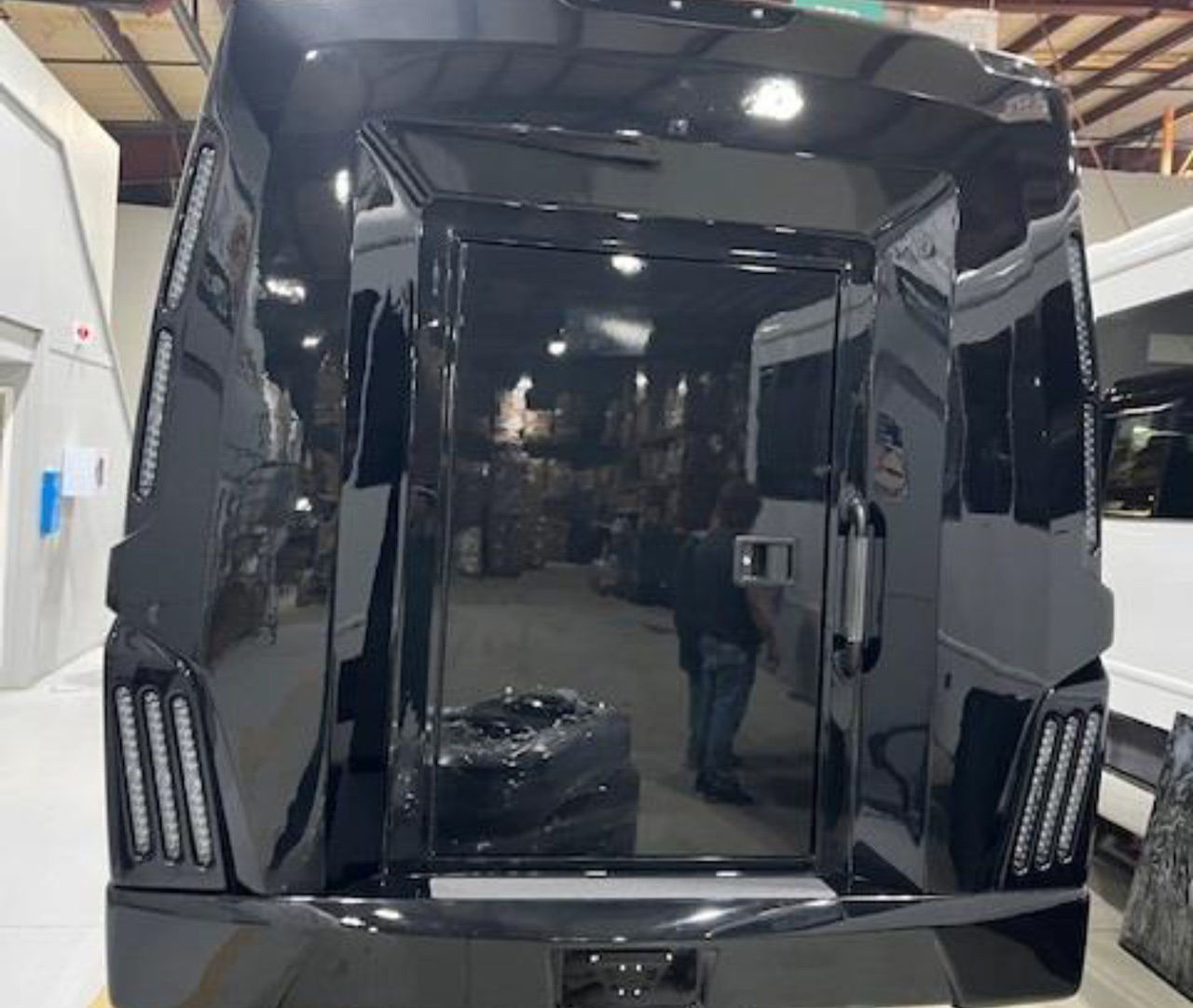 2027 Ford E-450 LA West LX - Image 9