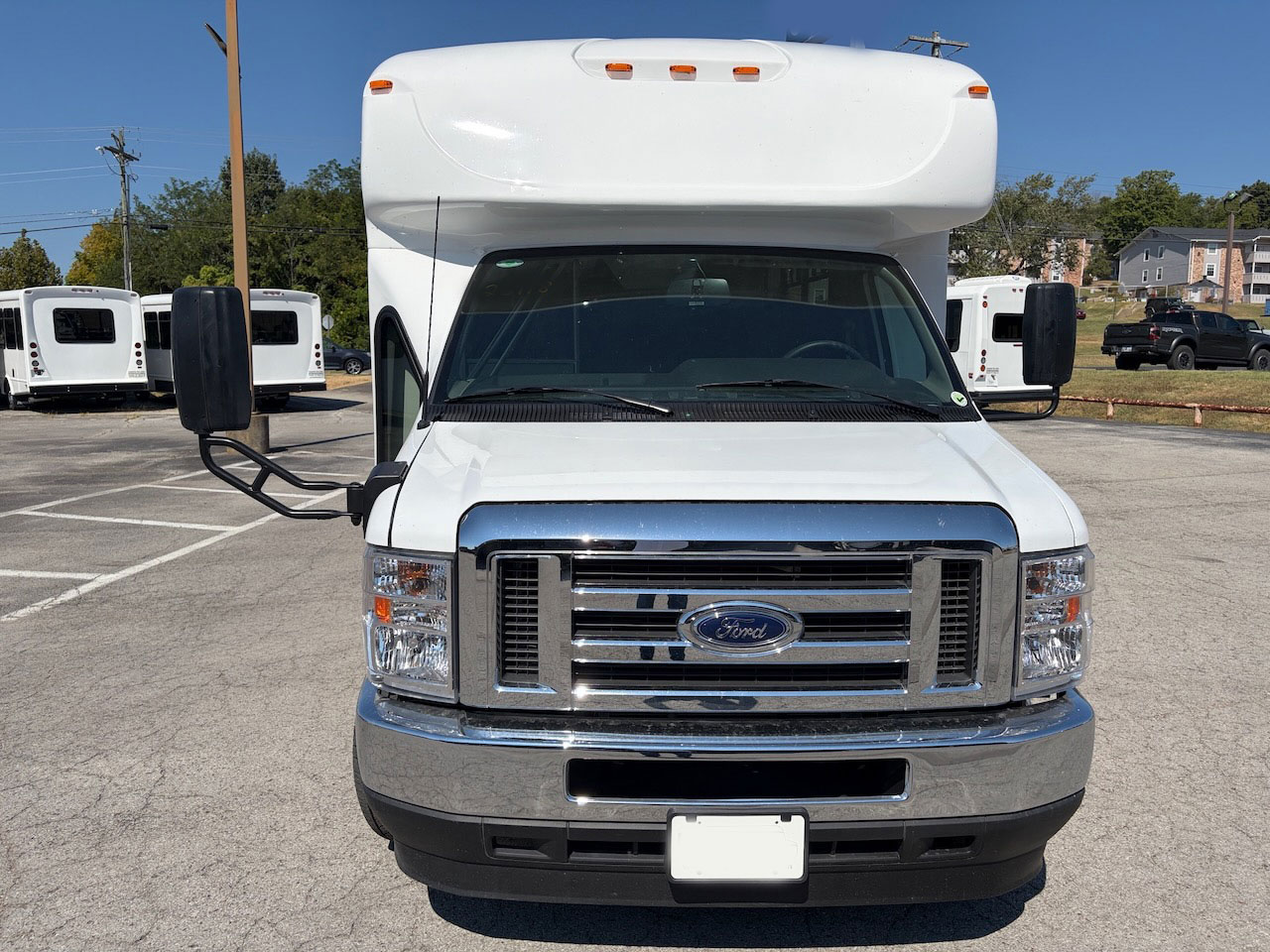 2026 Ford E450 Starcraft MVP - Image 11
