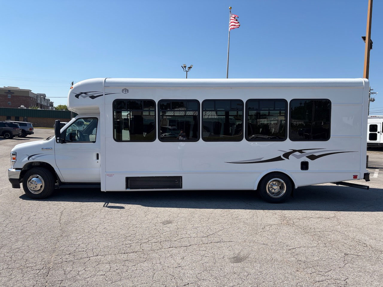 2026 Ford E450 Starcraft MVP - Image 8