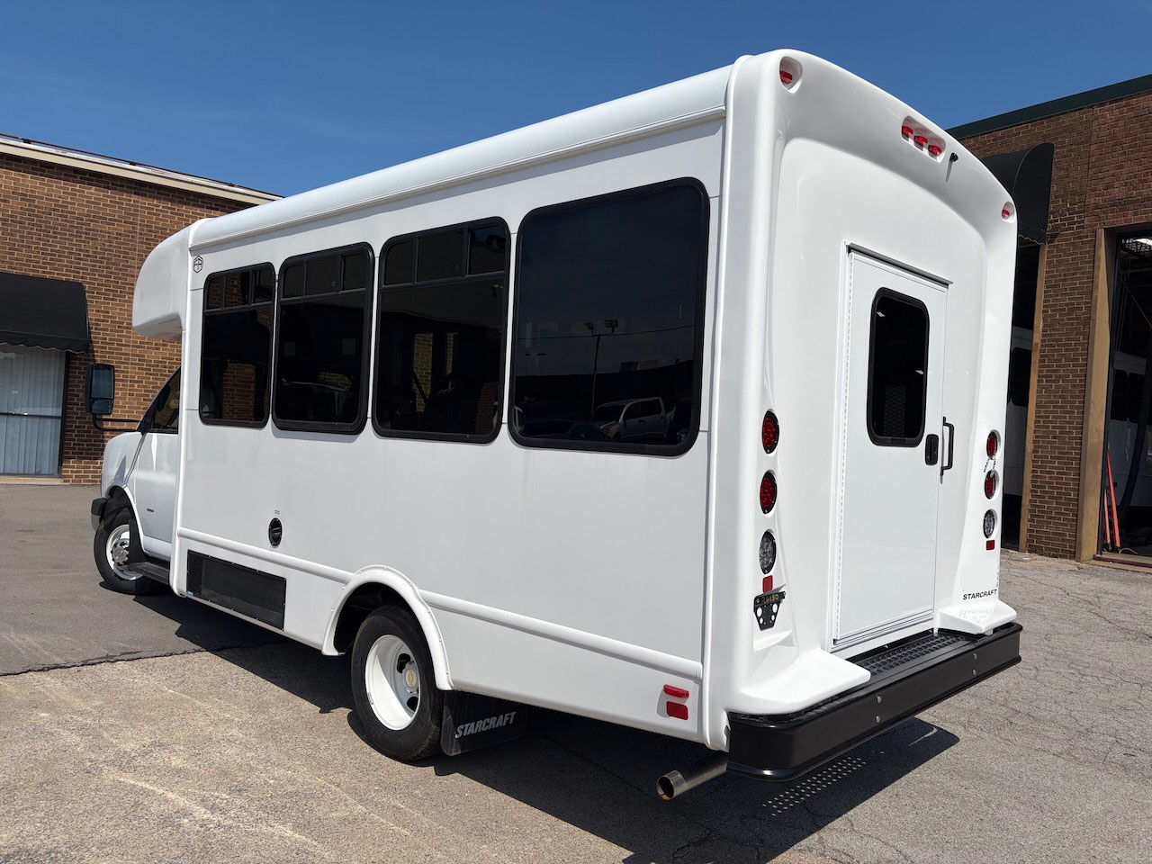 2026 Chevrolet 3500 Starcraft AllStar - Image 2