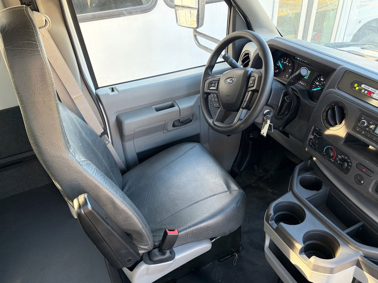 2026 Ford E450 Starcraft Allstar - Image 9