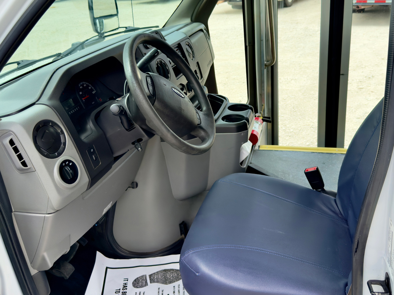 2016 Ford E450 Starcraft Allstar - Image 10