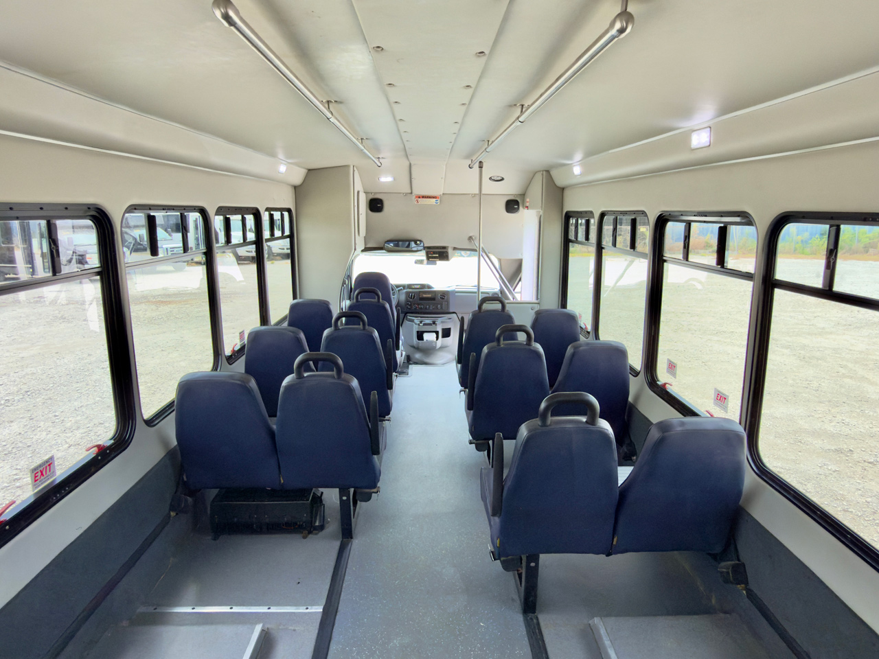 2016 Ford E450 Starcraft Allstar - Image 3