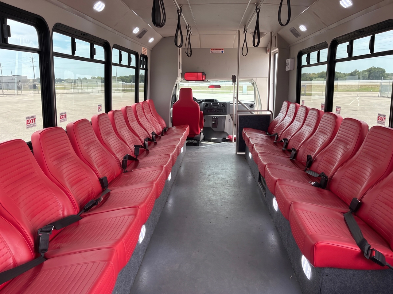 2018 Ford E450 Starcraft Allstar - Image 3