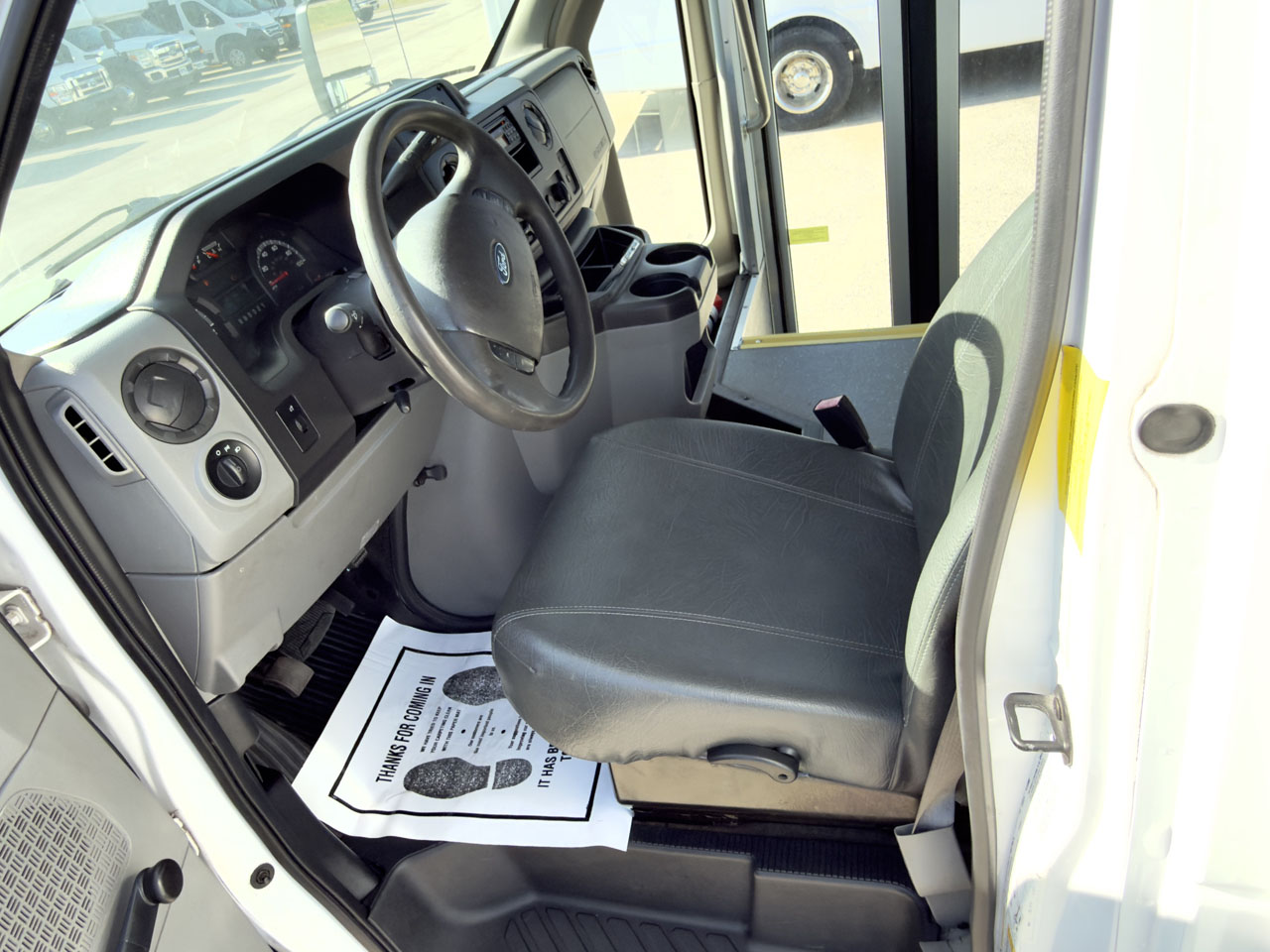 2014 Ford E450 Starcraft Allstar - Image 10