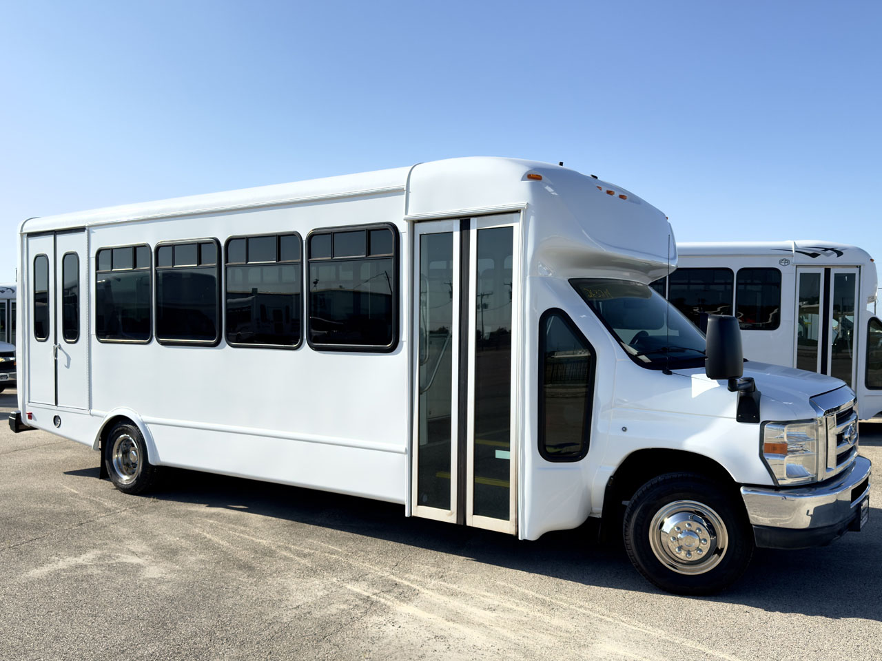 2014 Ford E450 Starcraft Allstar - Image 1